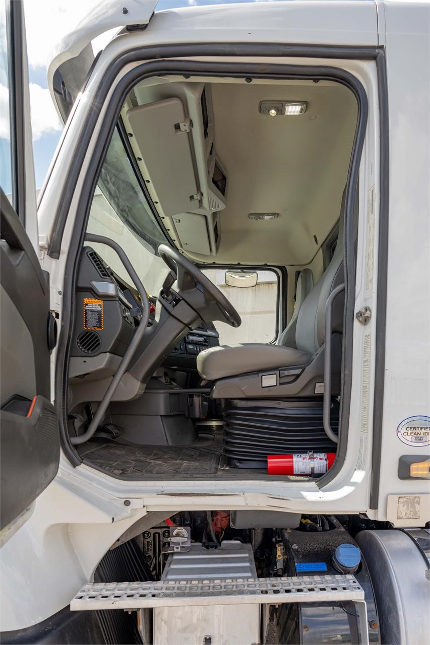 2019 VOLVO VHD64FT300 8022202656 2019 VOLVO VHD64FT300 8022202656