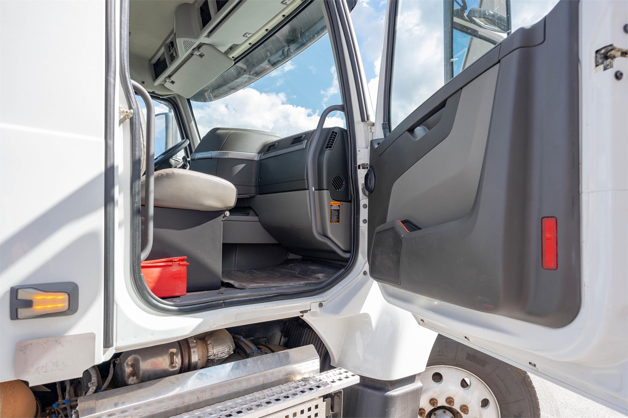 2019 VOLVO VHD64FT300 8022202681 2019 VOLVO VHD64FT300 8022202681