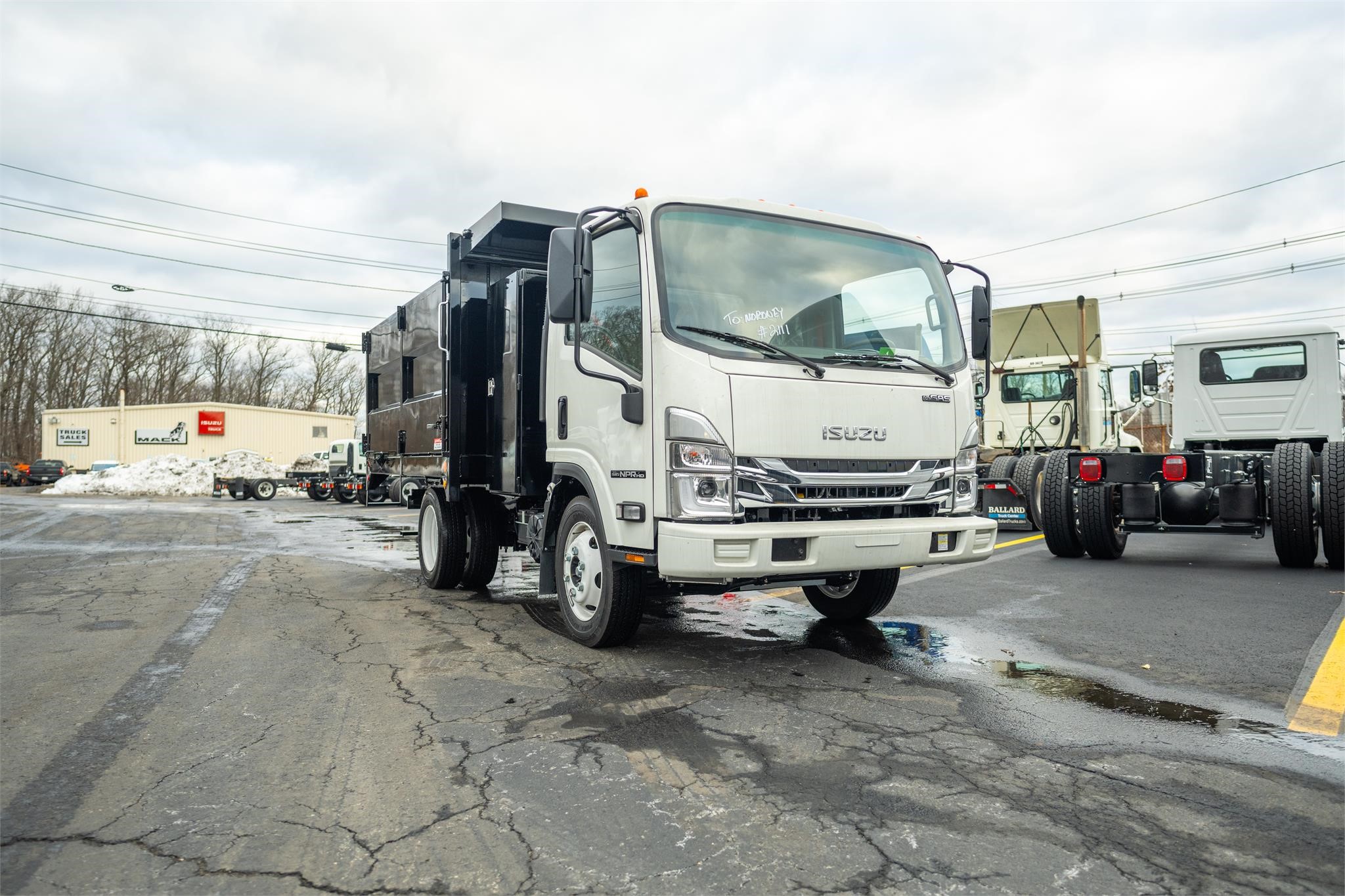 2024 ISUZU NPR HD - image 1 of 6