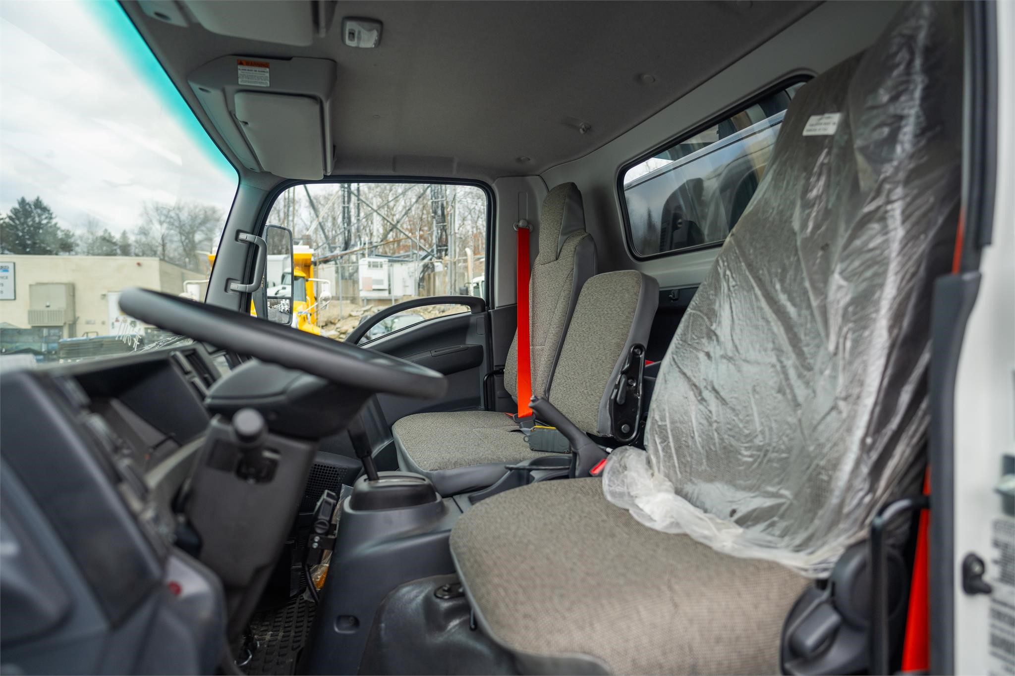 2024 ISUZU NPR HD - image 5 of 6