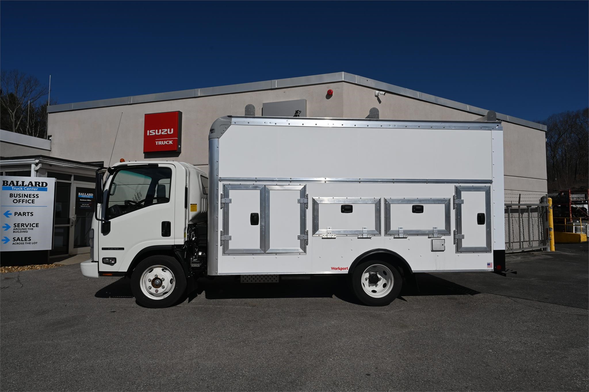 2024 ISUZU NPR HD - image 3 of 6