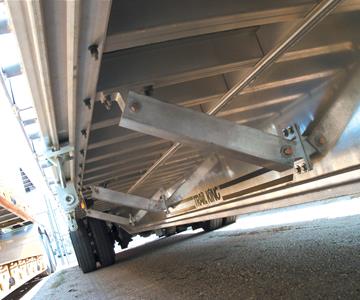 Trail King TK80ACS-40 floating-knee-braces Trail King TK80ACS-40 floating-knee-braces