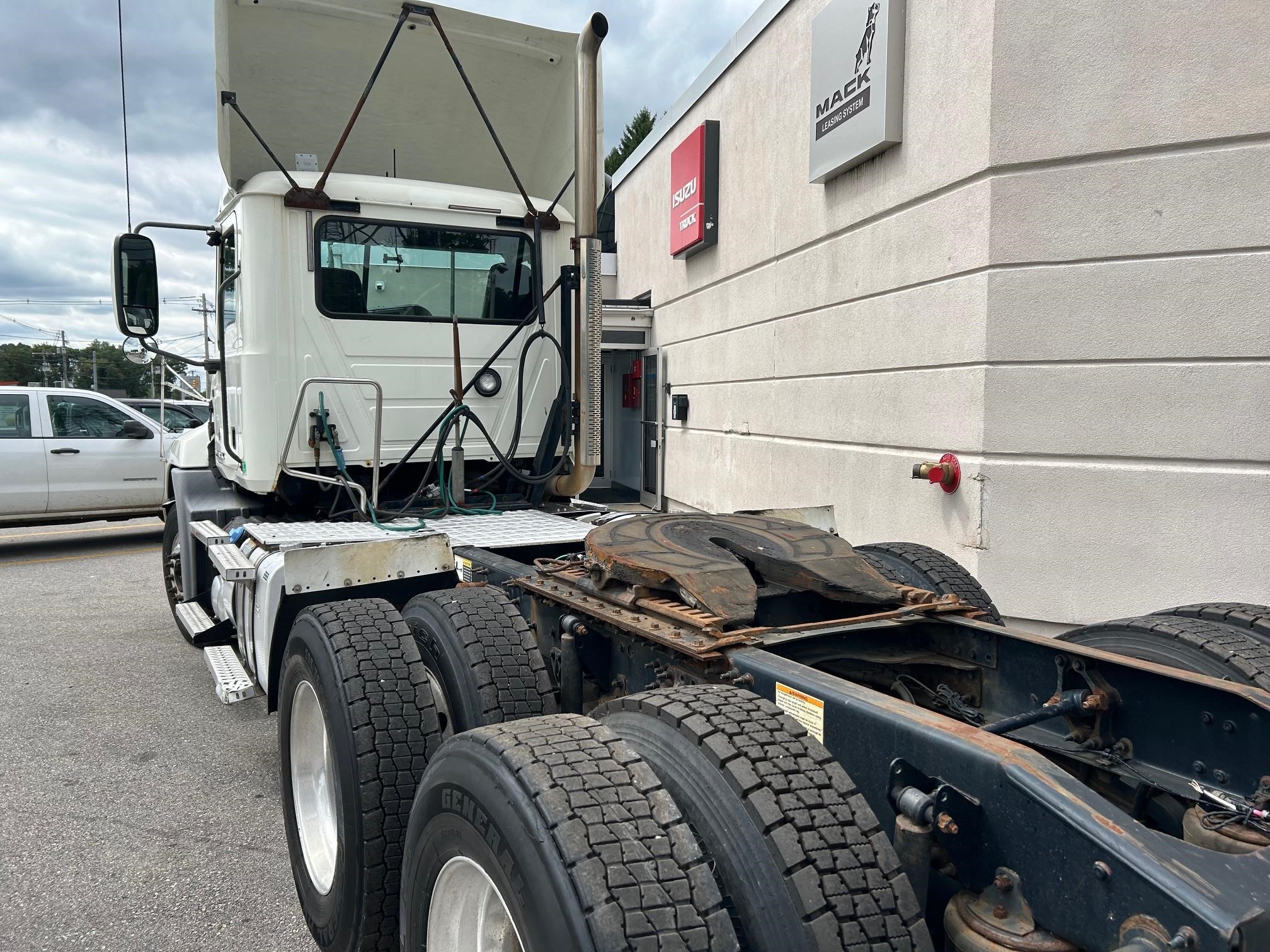 2015 MACK PINNACLE CXU613 9020064388 2015 MACK PINNACLE CXU613 9020064388