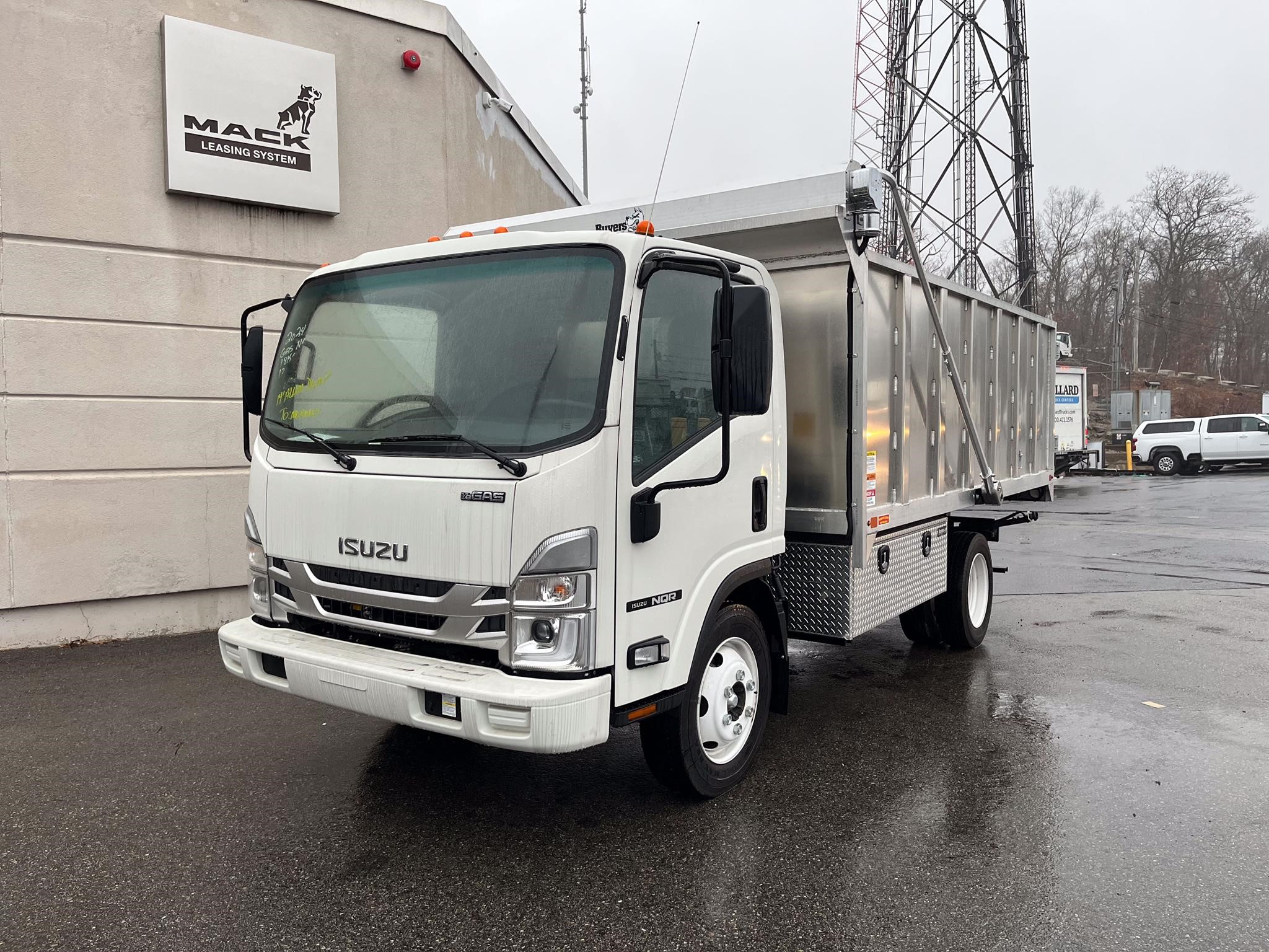 2024 ISUZU NQR - image 1 of 6