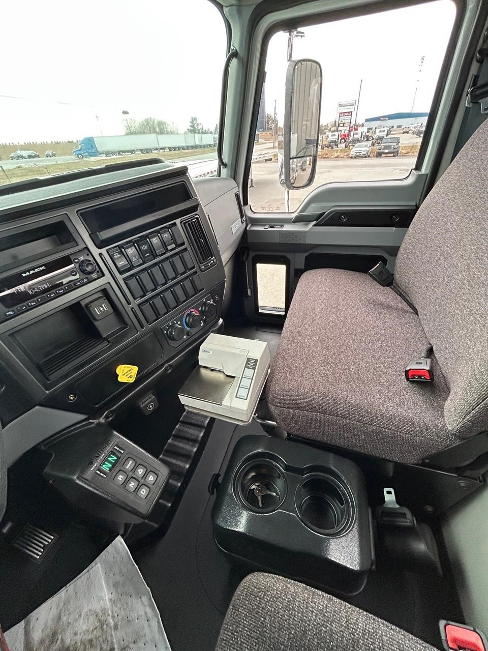 2025 MACK MD7 9038880736 2025 MACK MD7 9038880736