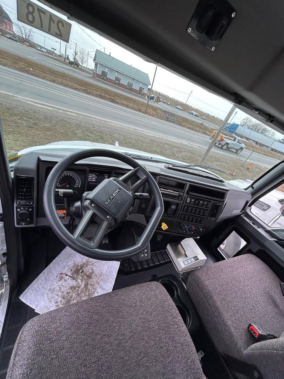 2025 MACK MD7 9038880737 2025 MACK MD7 9038880737