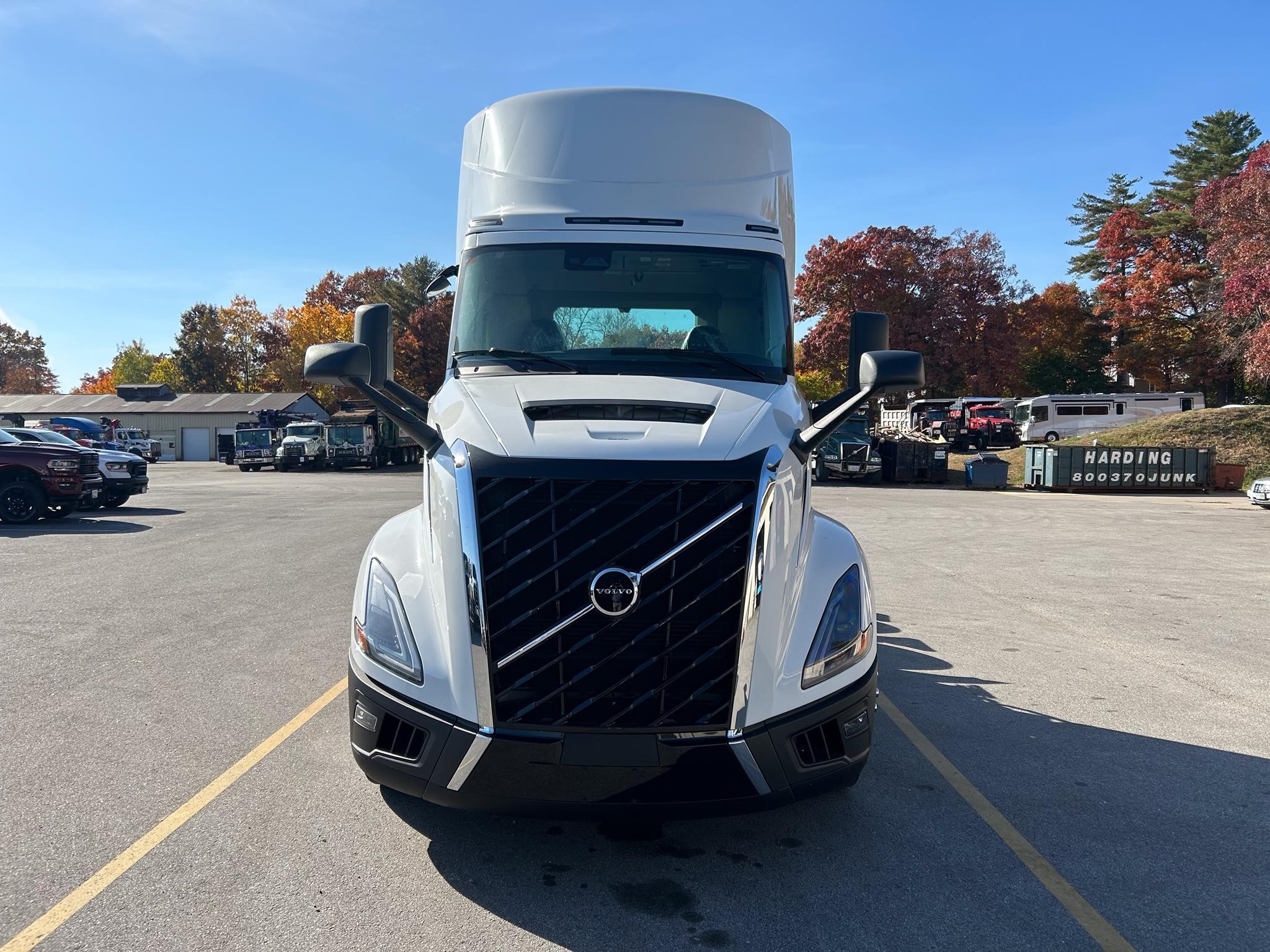2024 VOLVO VNL64T300 - image 2 of 6