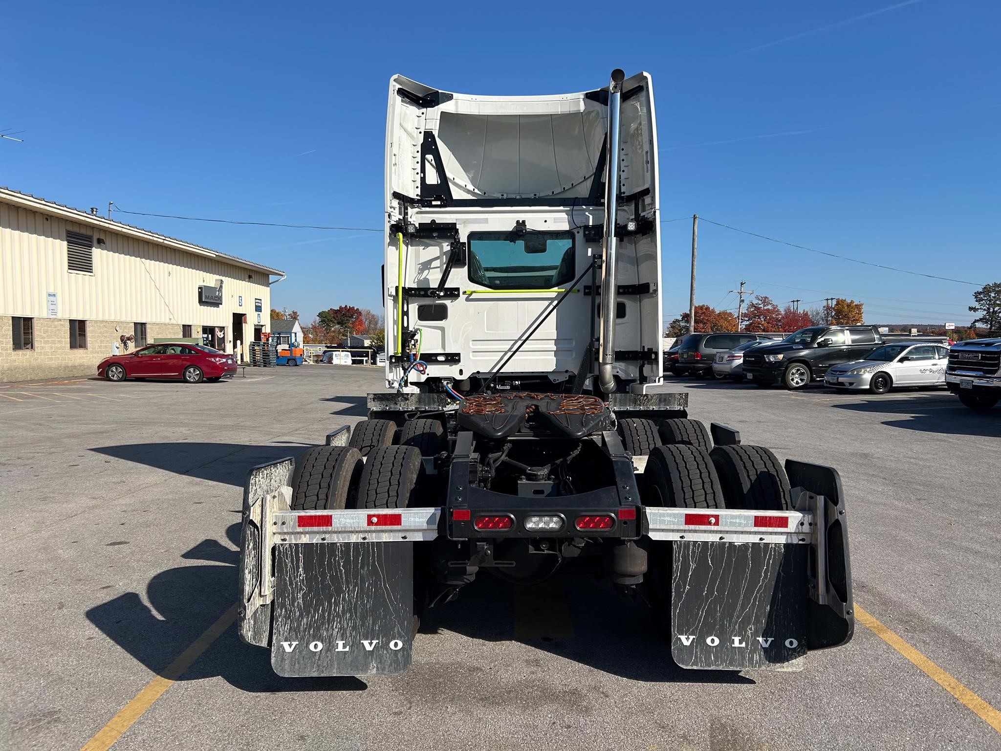 2024 VOLVO VNL64T300 - image 5 of 5