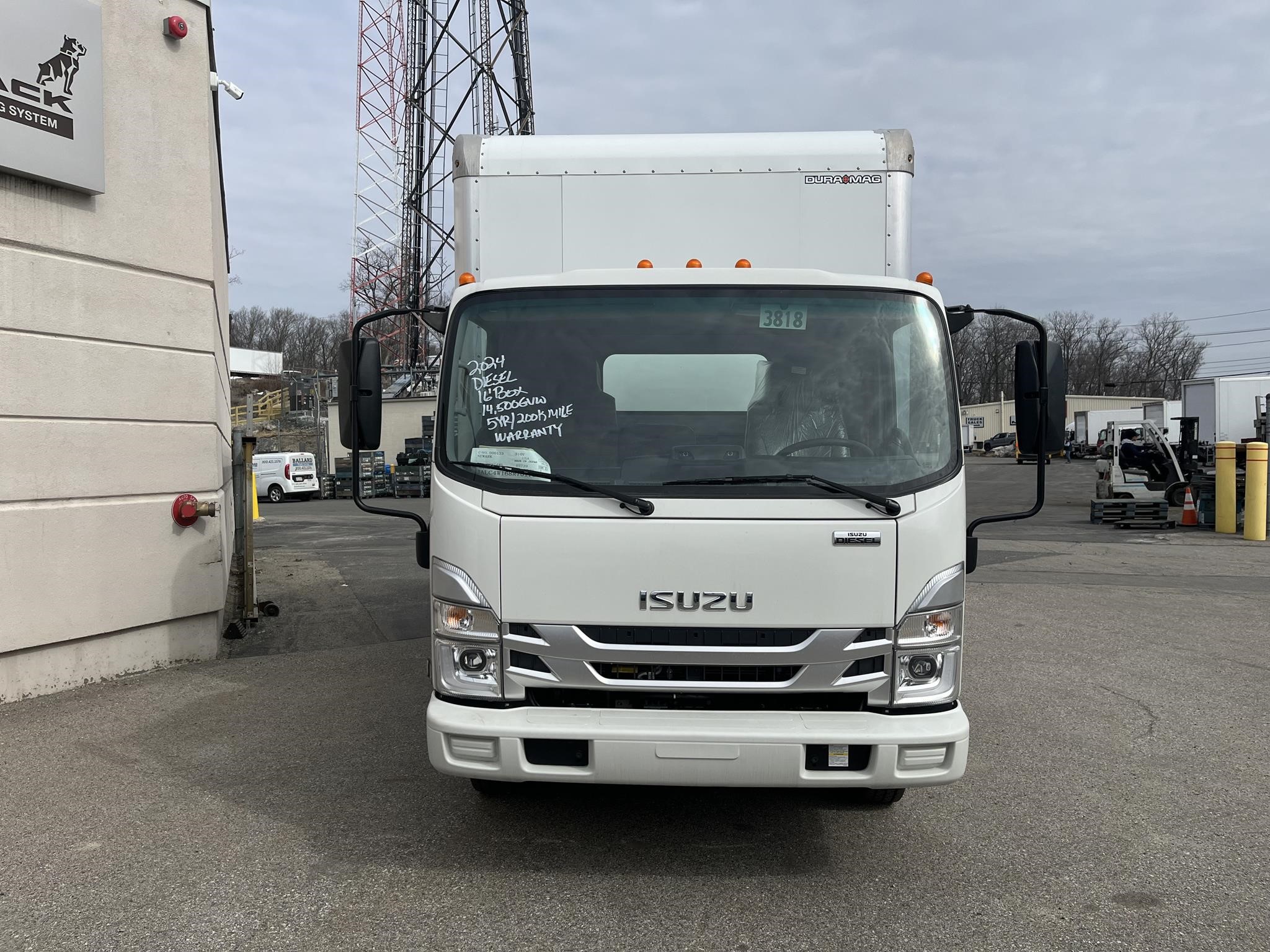 2024 ISUZU NPR HD - image 2 of 6