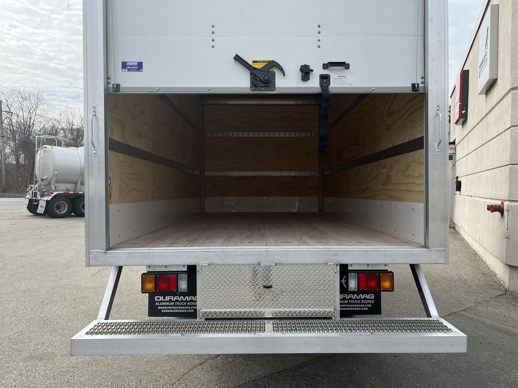 2024 ISUZU NPR HD - image 6 of 6