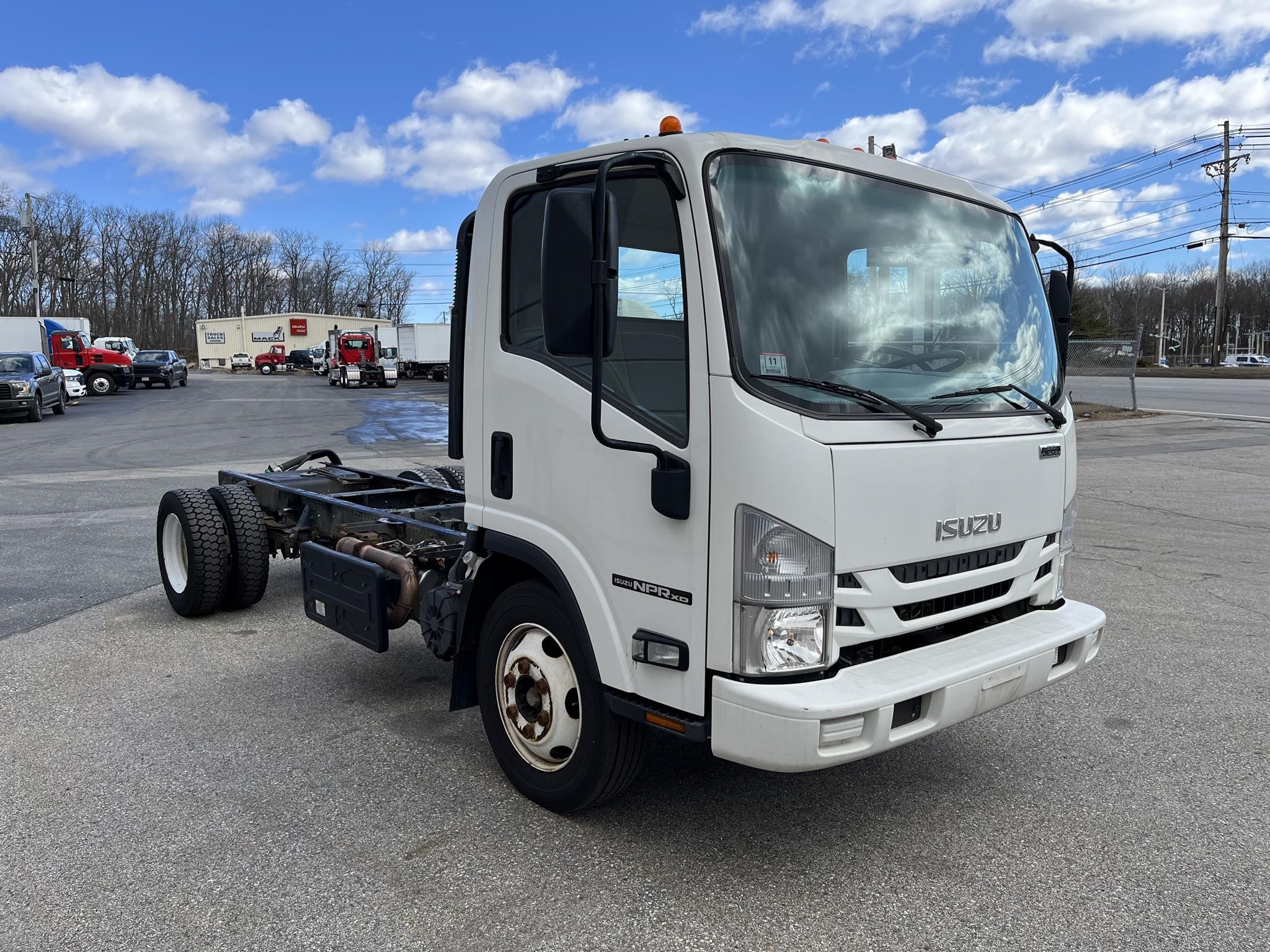 2020 ISUZU NPR XD - image 3 of 6