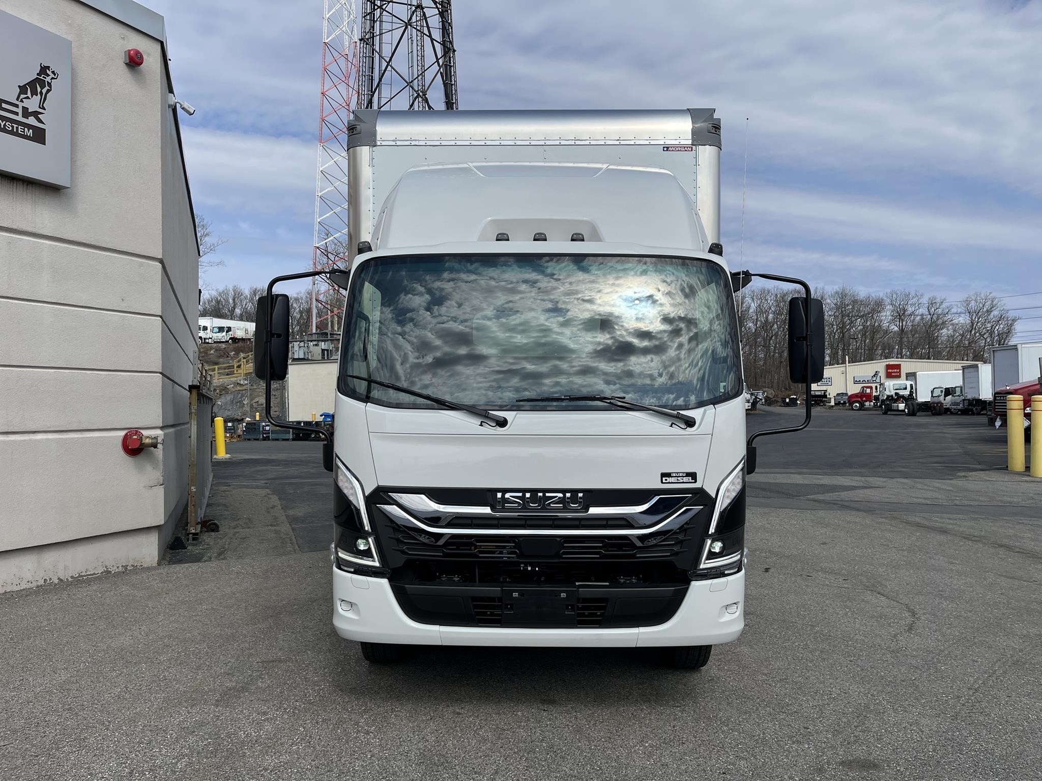 2025 ISUZU NRR - image 2 of 6