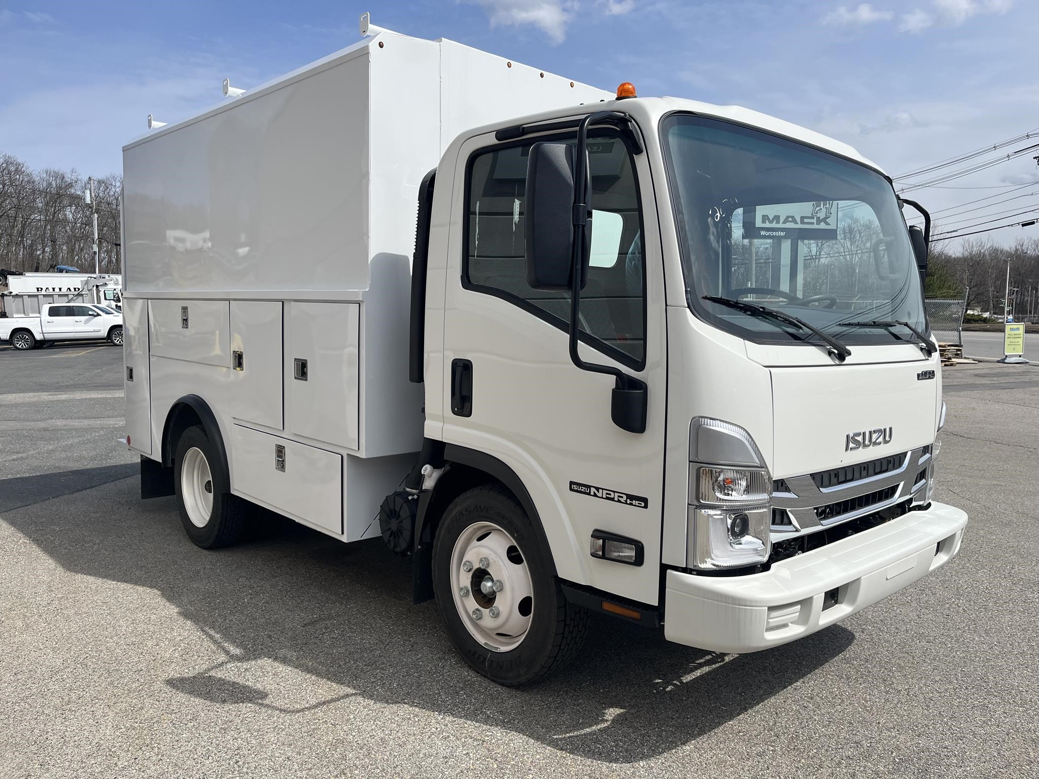 2024 ISUZU NPR HD 9048019323 2024 ISUZU NPR HD 9048019323