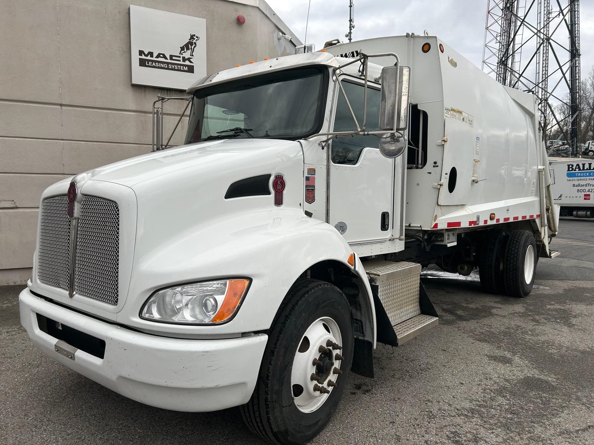 2021 KENWORTH T370 - image 1 of 6
