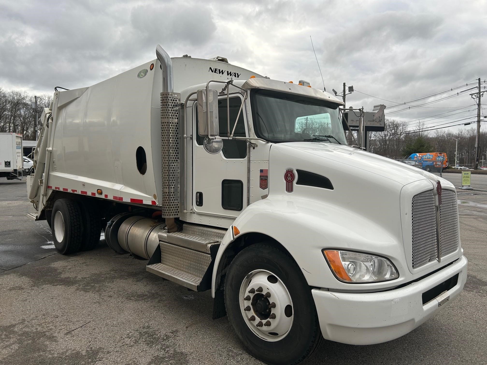 2021 KENWORTH T370 - image 2 of 6