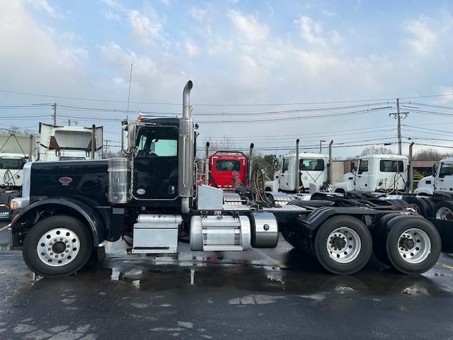 2019 PETERBILT 389 - image 2 of 6