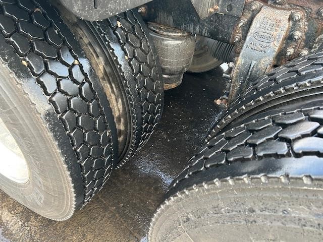 2019 PETERBILT 389 - image 4 of 6