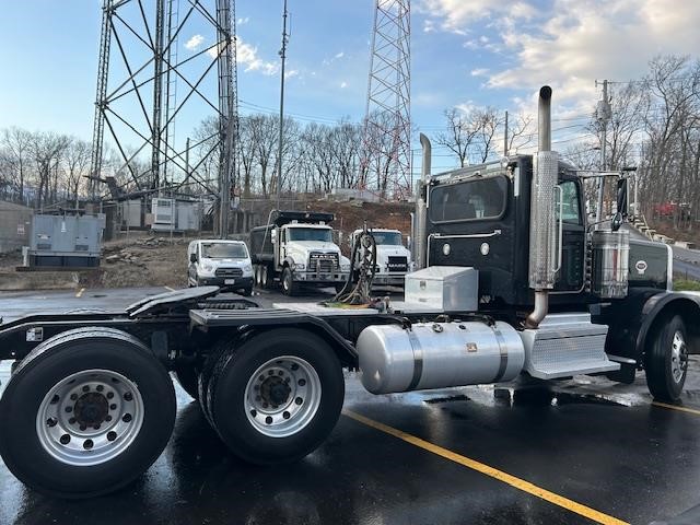 2019 PETERBILT 389 - image 3 of 6