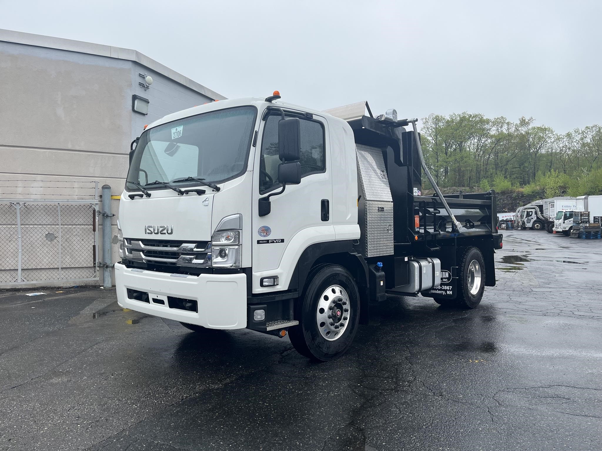 2024 ISUZU FVR - image 2 of 6