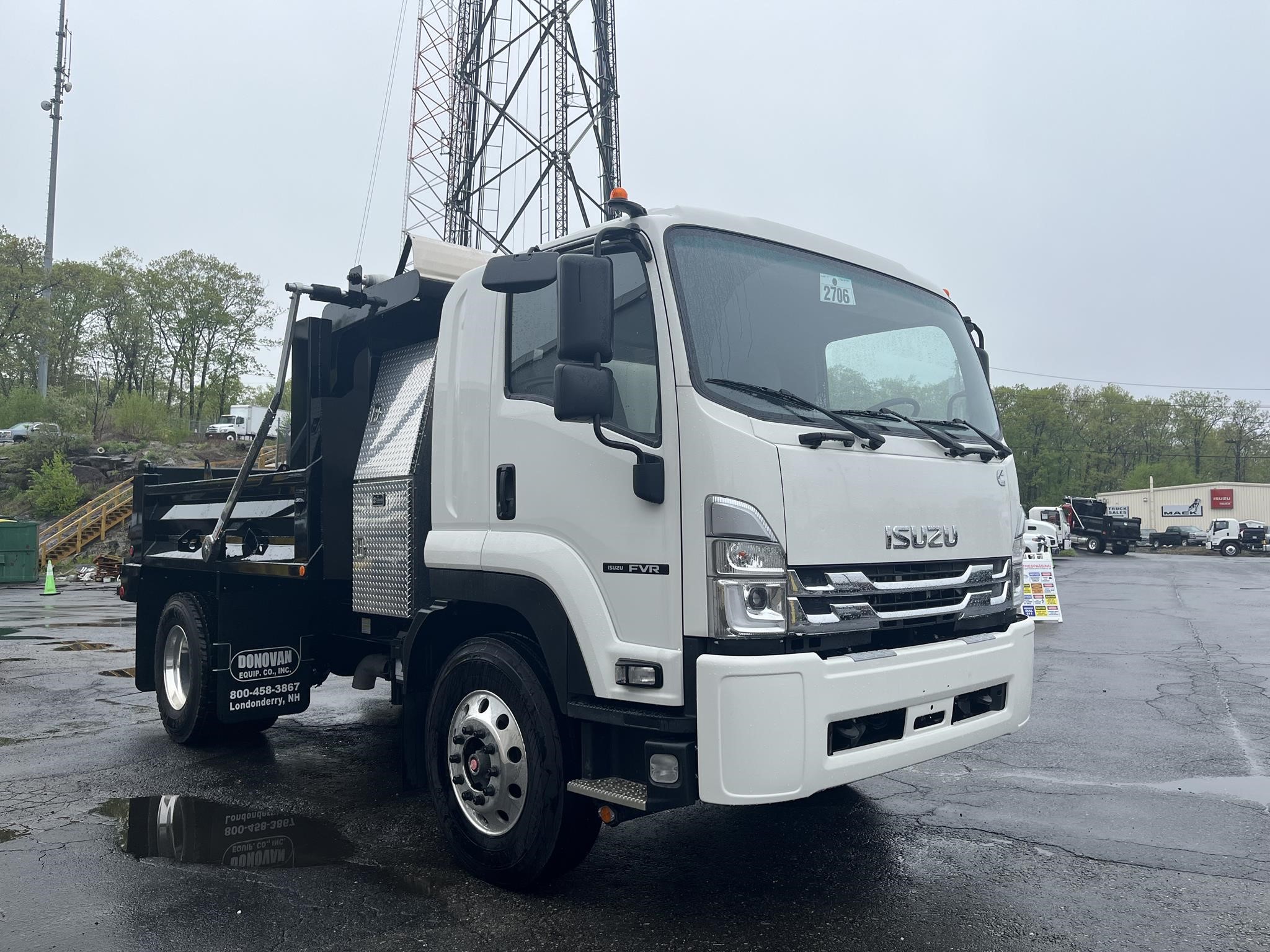 2024 ISUZU FVR - image 4 of 6