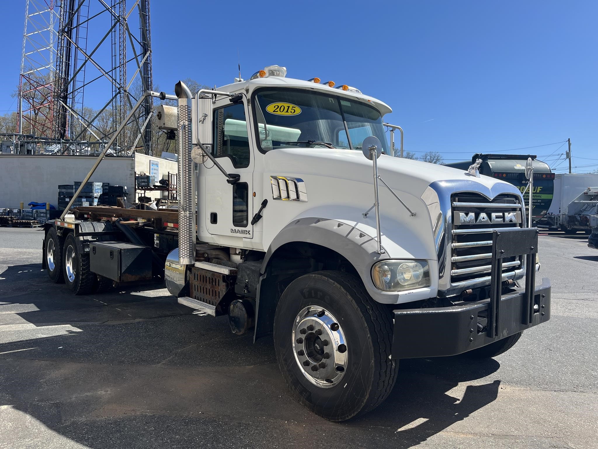 2015 MACK GRANITE GU713 - image 2 of 6