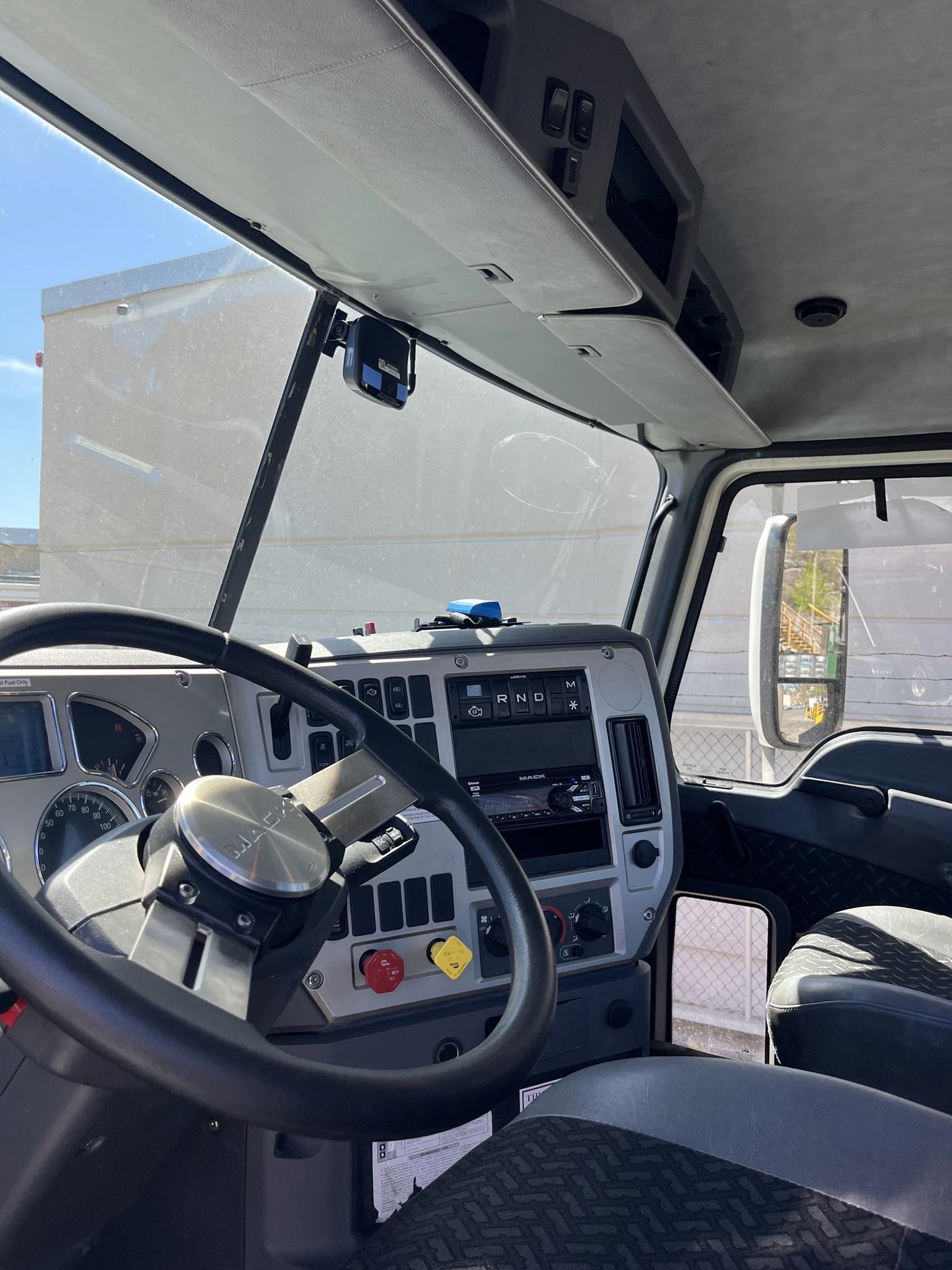 2017 MACK PINNACLE CXU612 - image 5 of 6