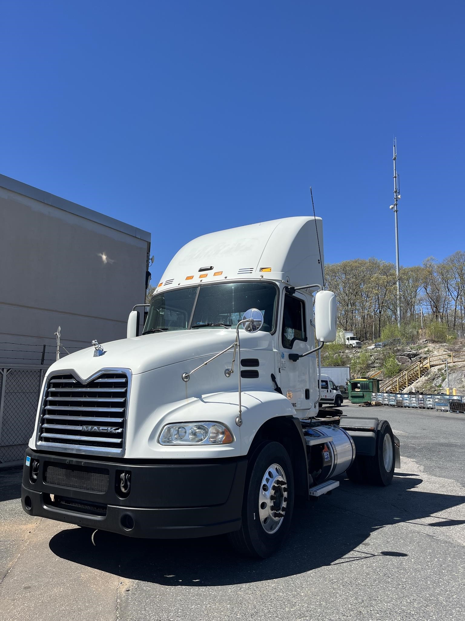 2017 MACK PINNACLE CXU612 - image 1 of 6