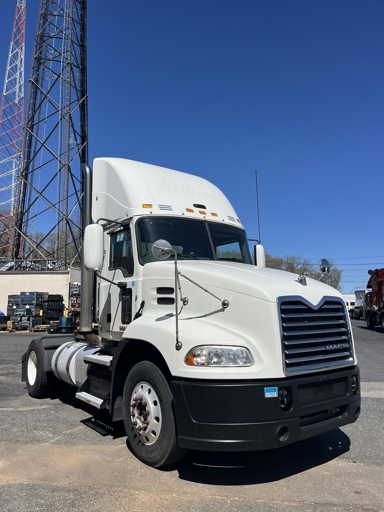 2017 MACK PINNACLE CXU612 - image 2 of 6