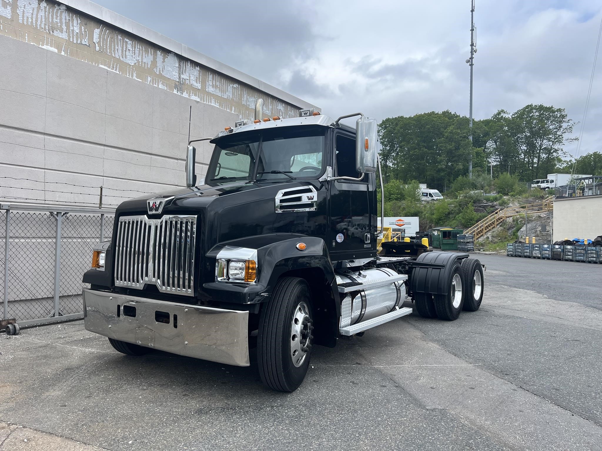 2022 WESTERN STAR 4700 - image 1 of 6