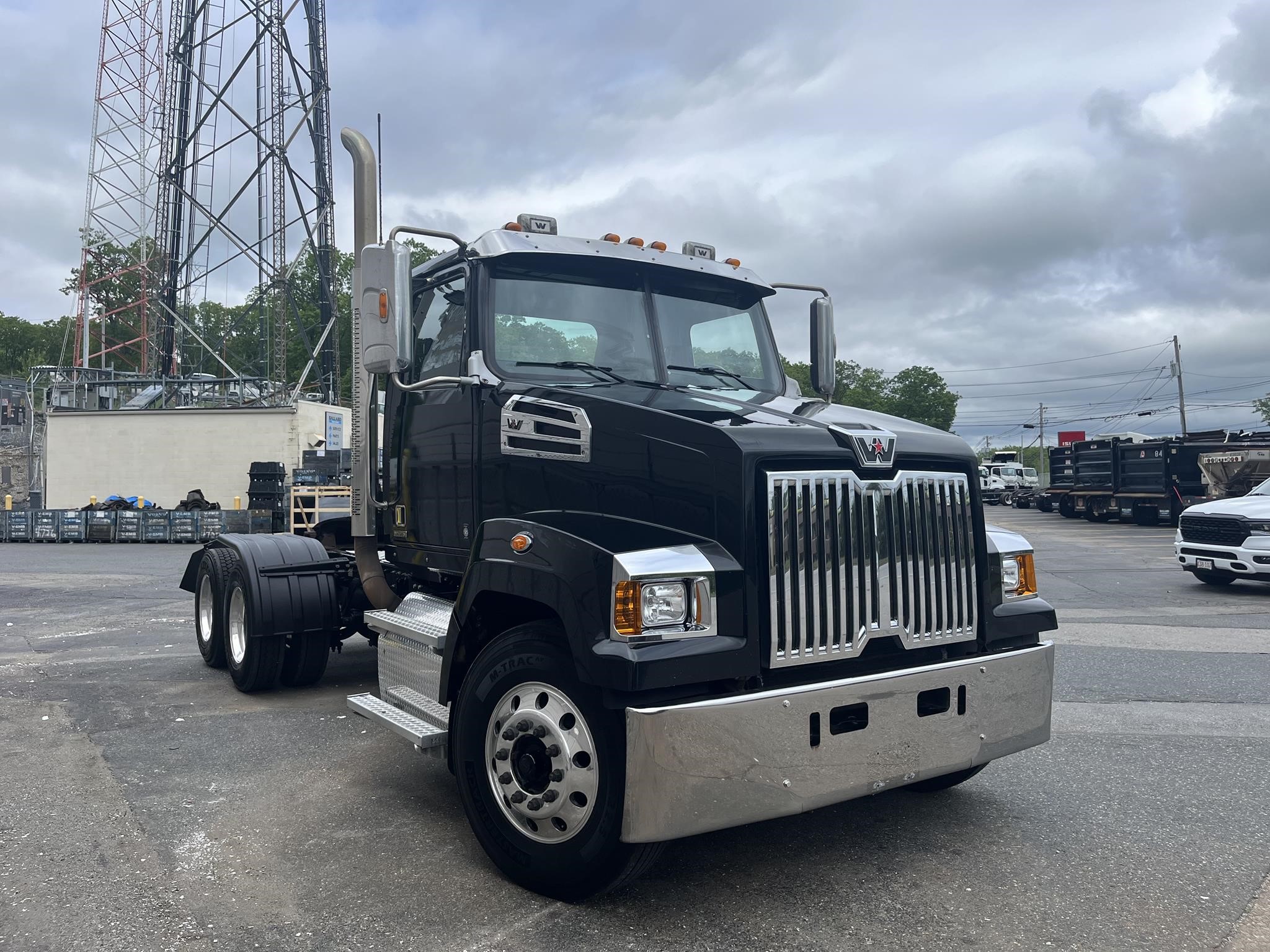 2022 WESTERN STAR 4700 - image 2 of 6