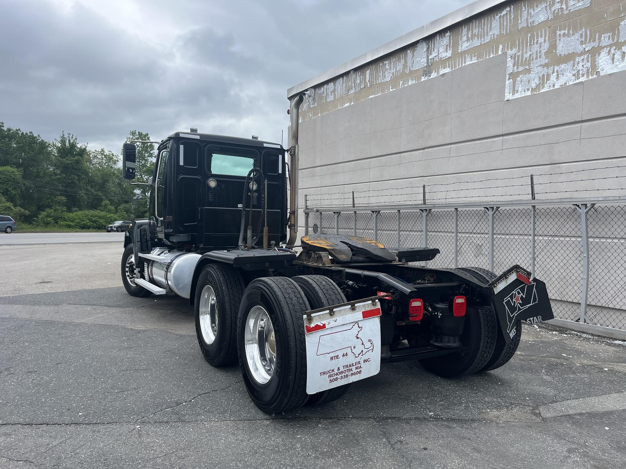 2022 WESTERN STAR 4700 - image 3 of 6