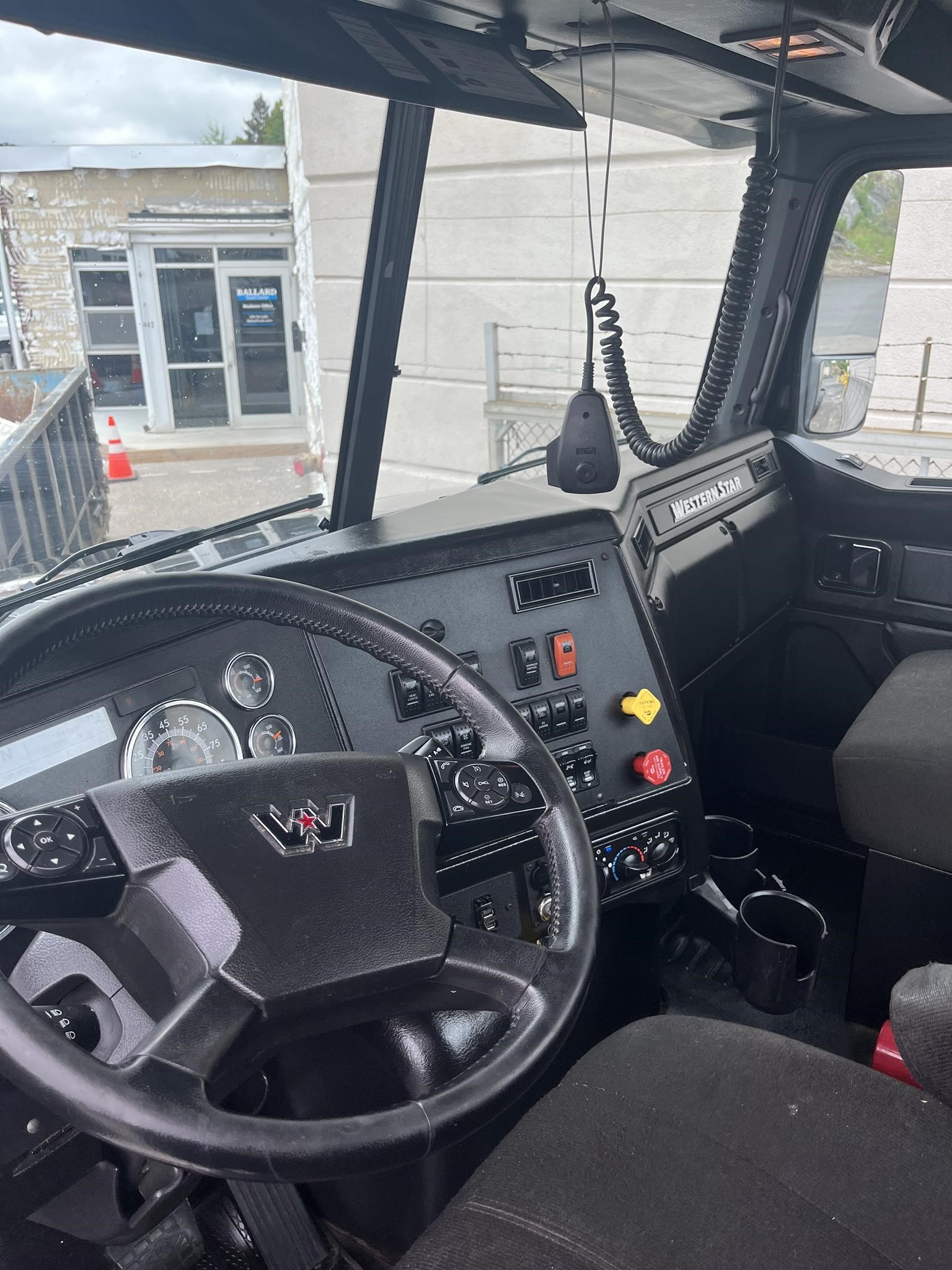 2022 WESTERN STAR 4700 - image 6 of 6
