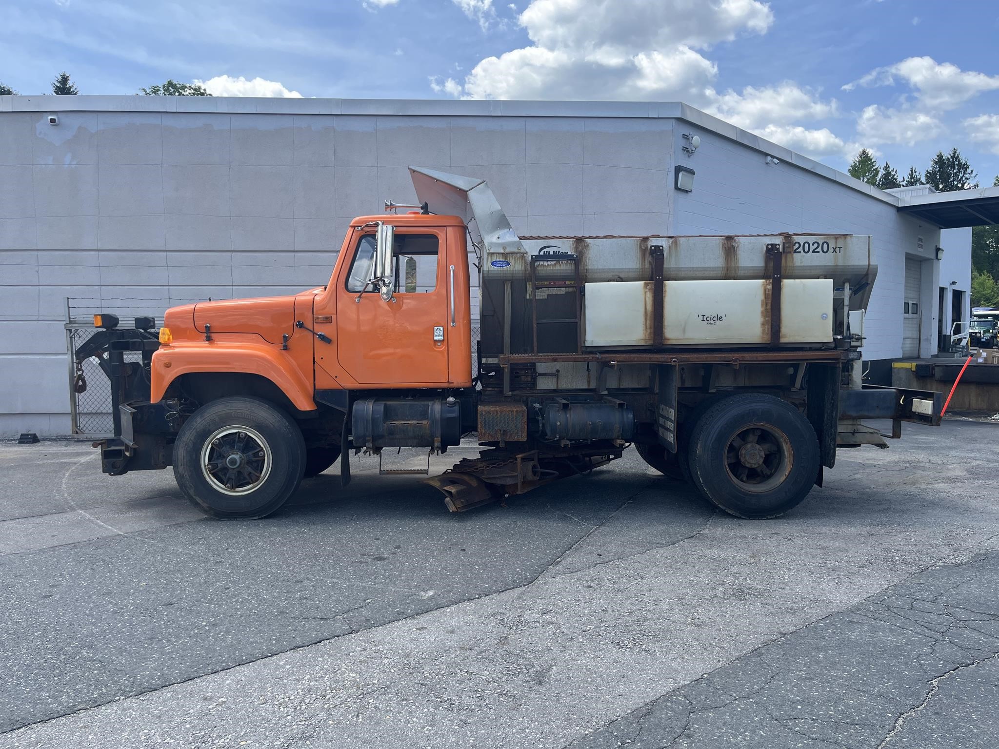 2001 INTERNATIONAL S2500 - image 4 of 6