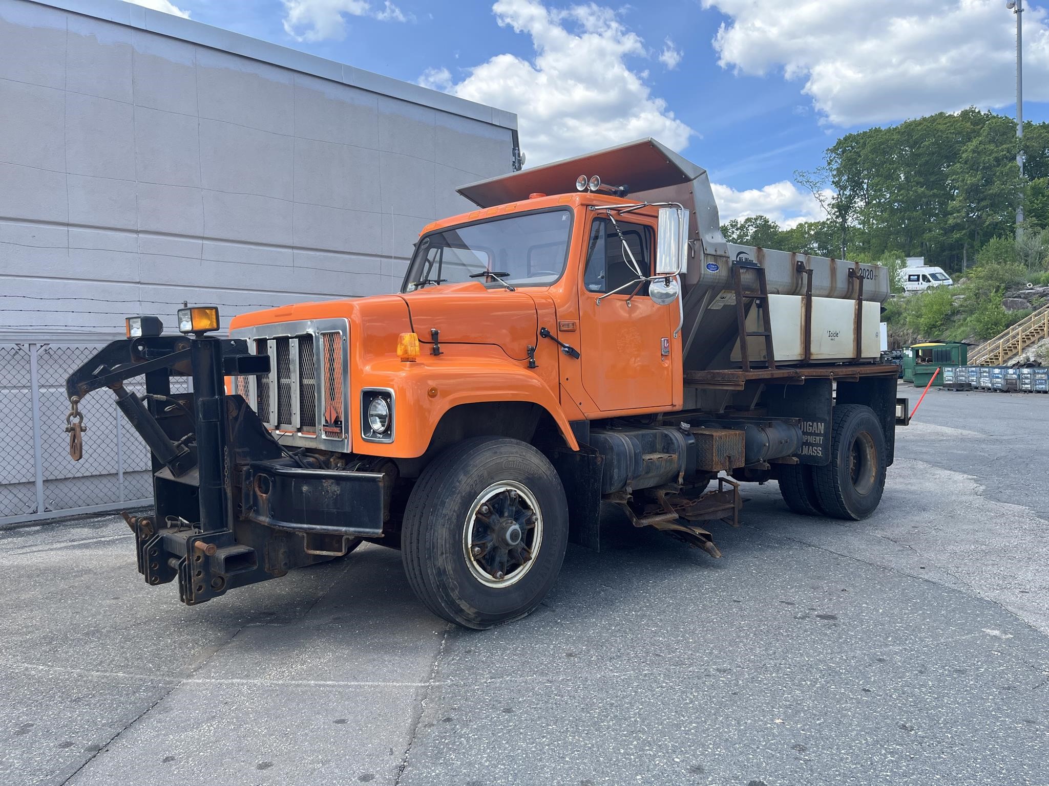 2001 INTERNATIONAL S2500 - image 1 of 6