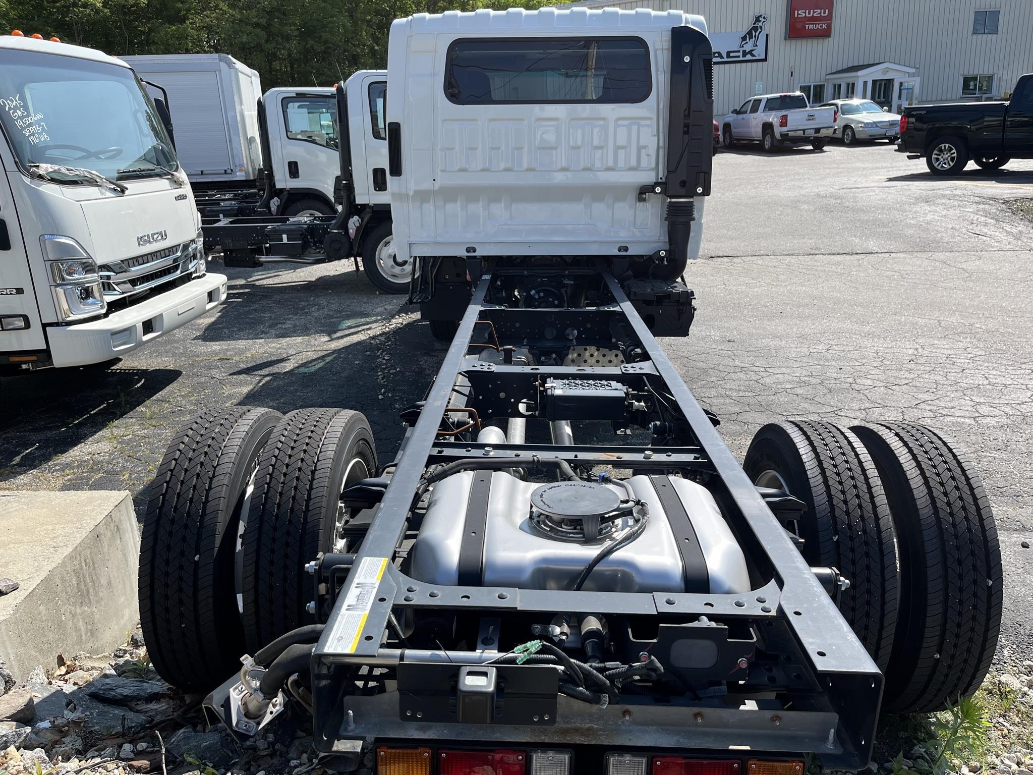 2024 ISUZU NRR - image 5 of 6