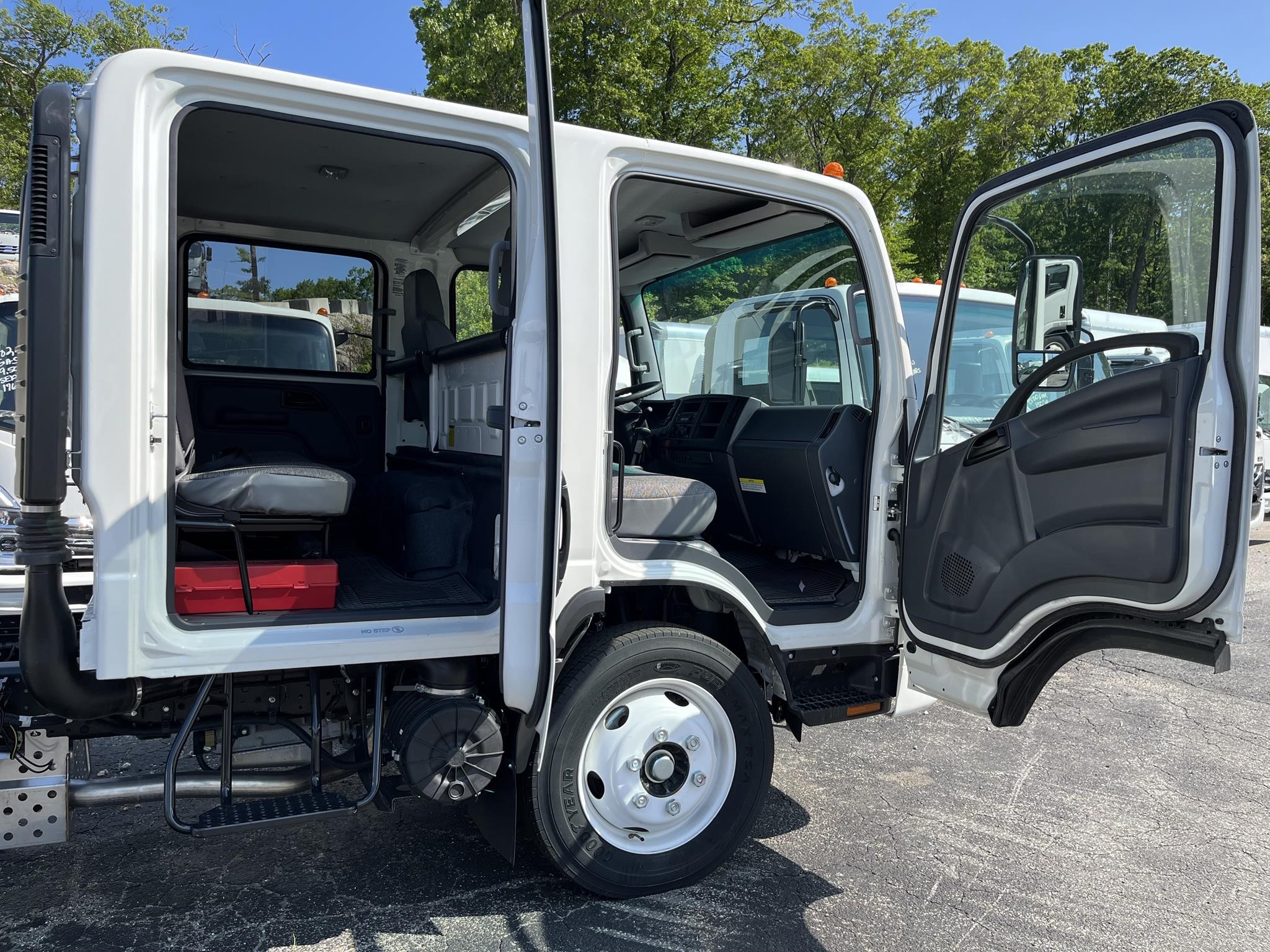 2024 ISUZU NRR - image 6 of 6