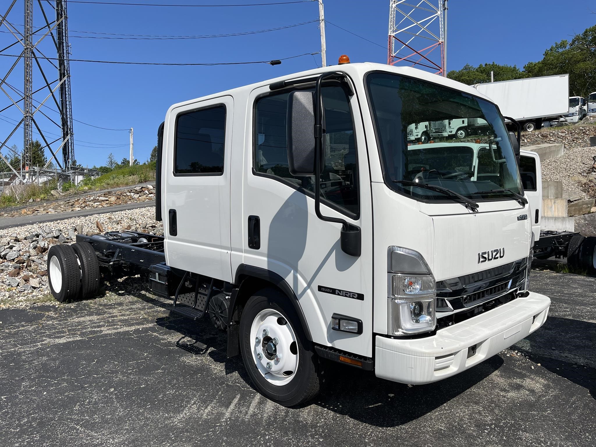 2024 ISUZU NRR - image 3 of 6