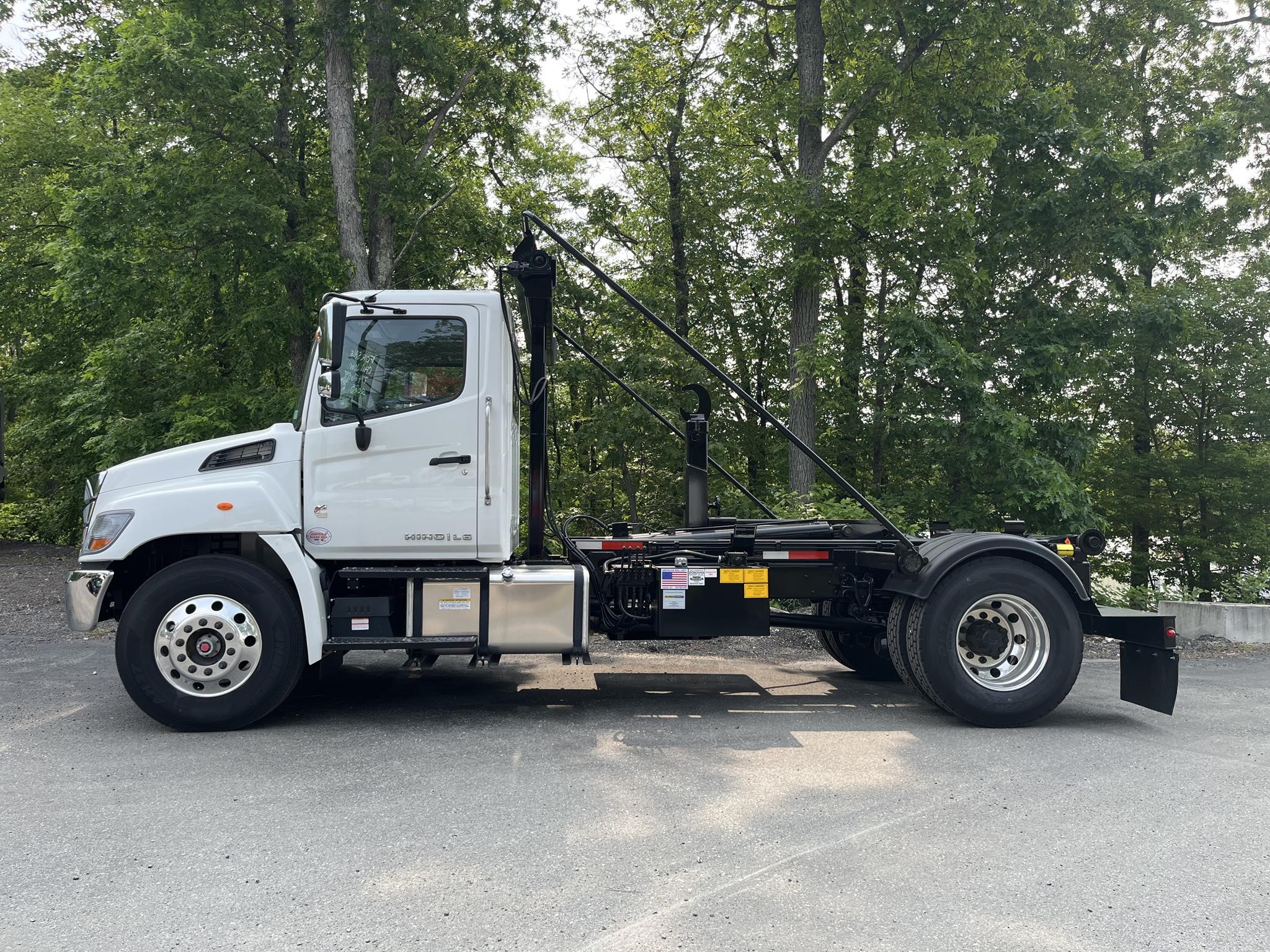 2025 HINO L6 - image 1 of 6
