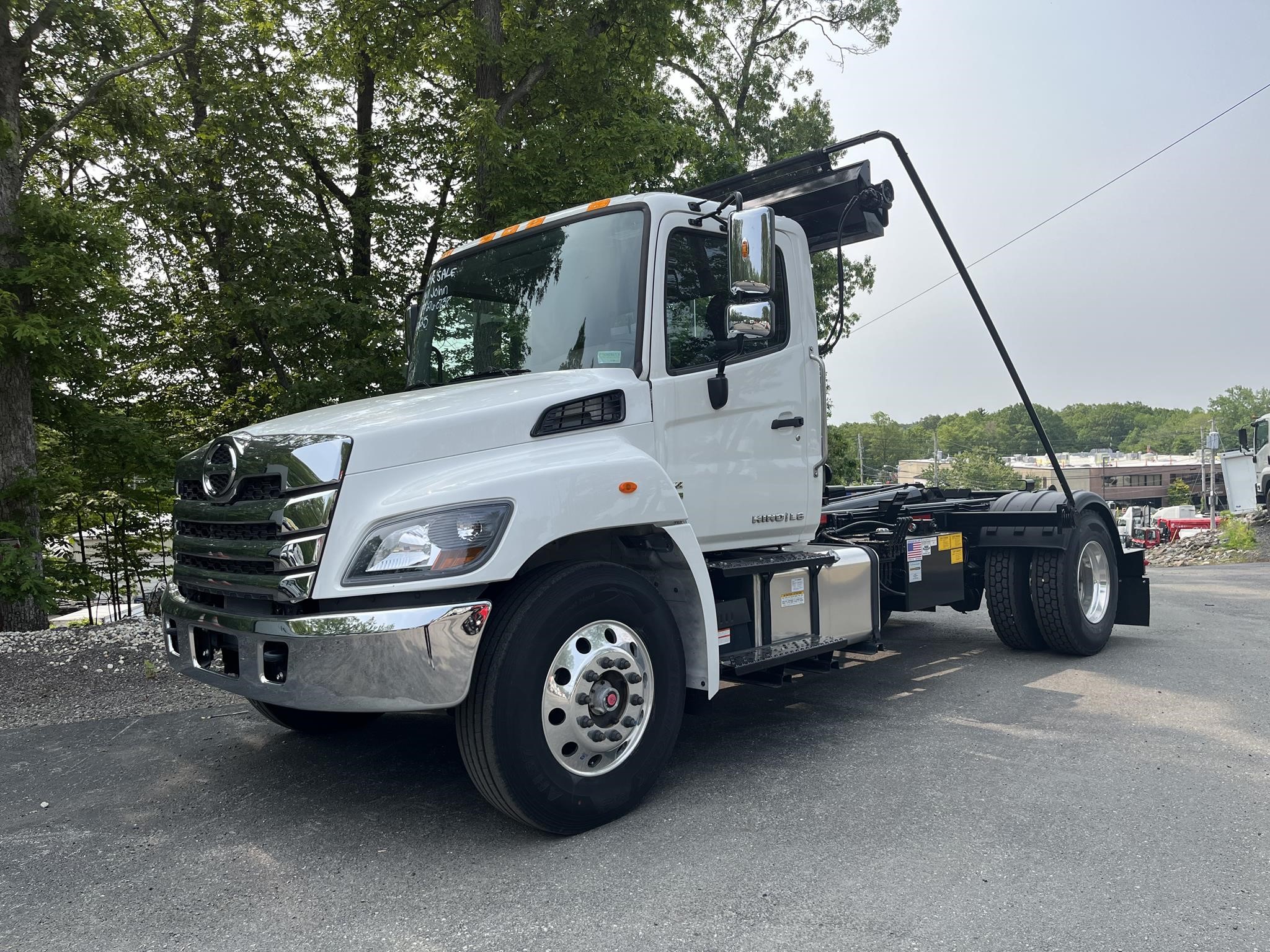 2025 HINO L6 - image 2 of 6