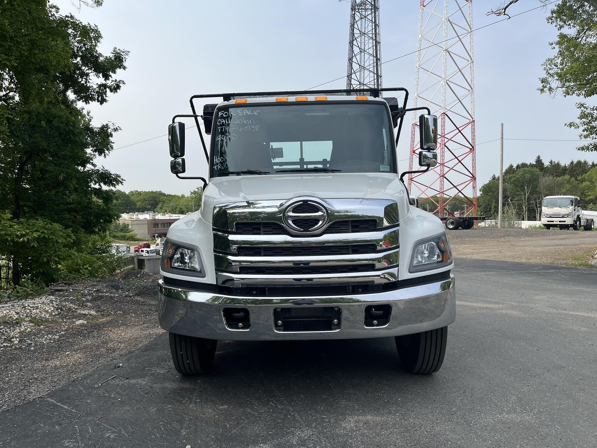 2025 HINO L6 - image 3 of 6