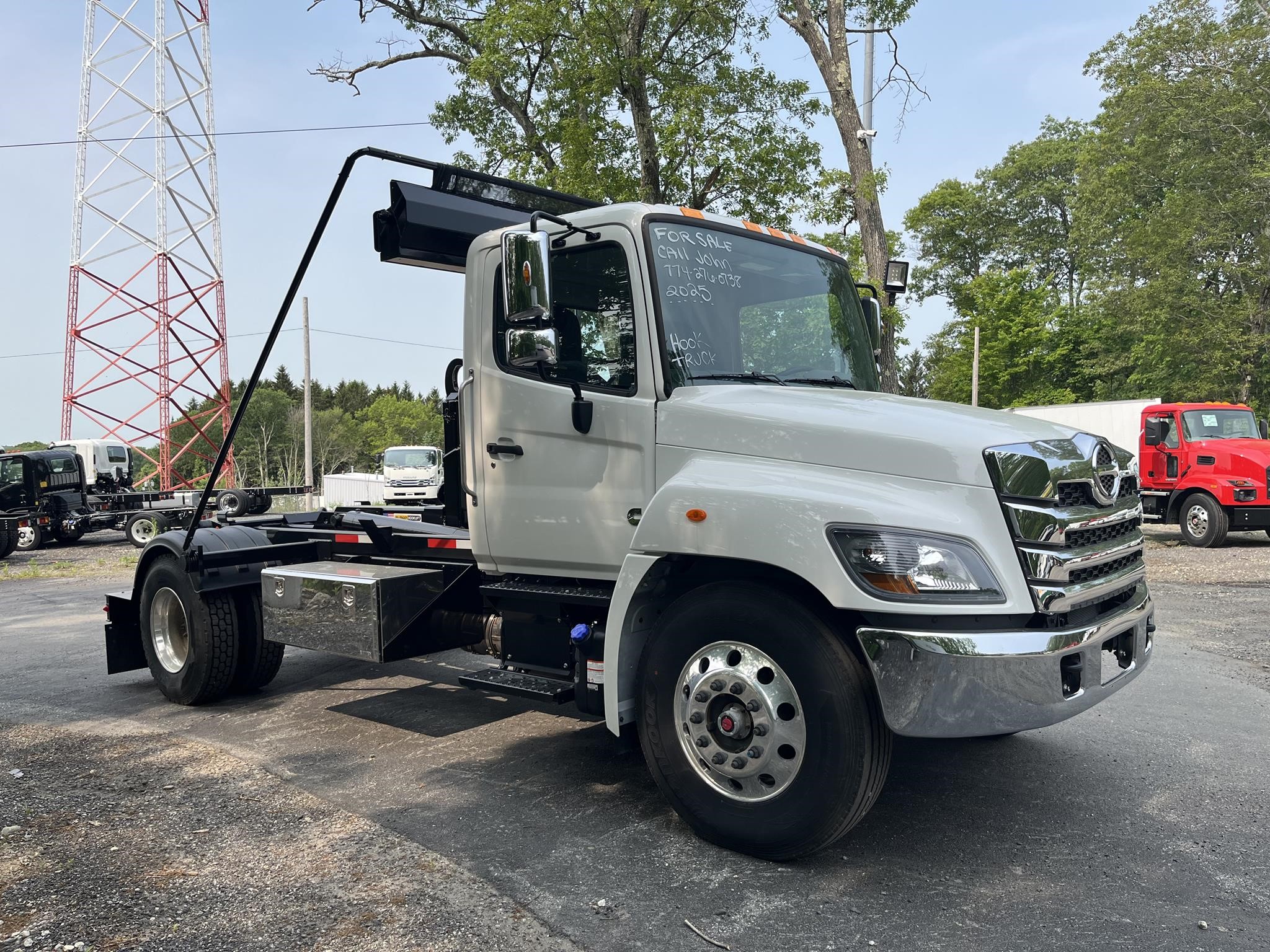 2025 HINO L6 - image 4 of 6