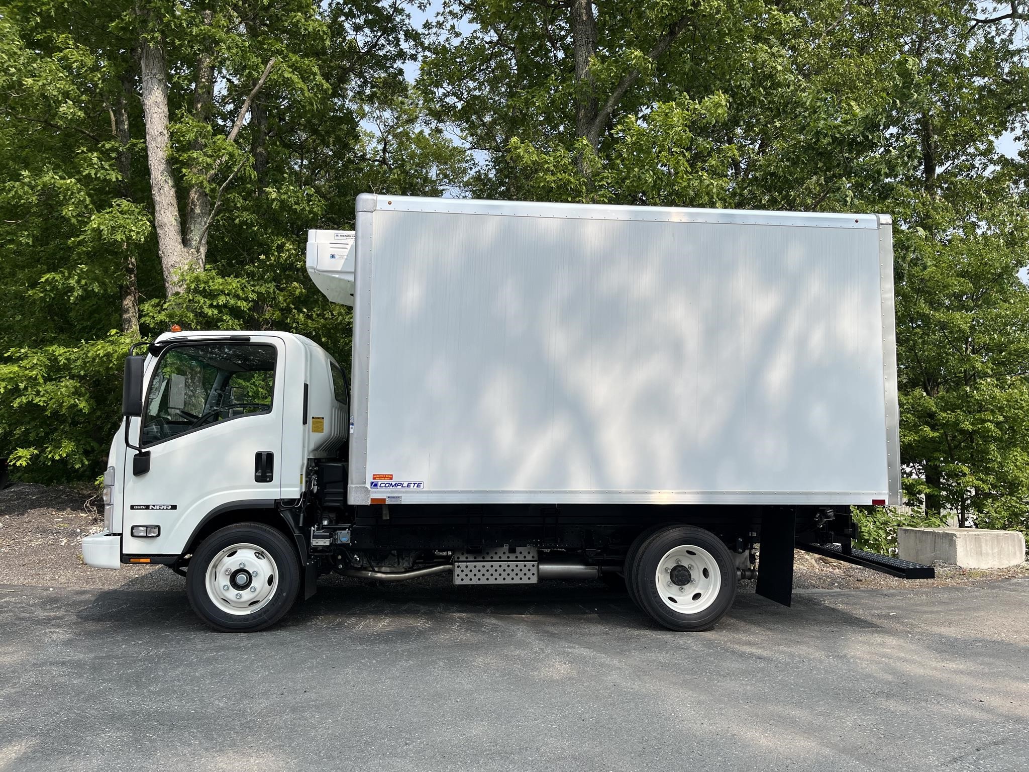 2025 ISUZU NRR - image 4 of 6