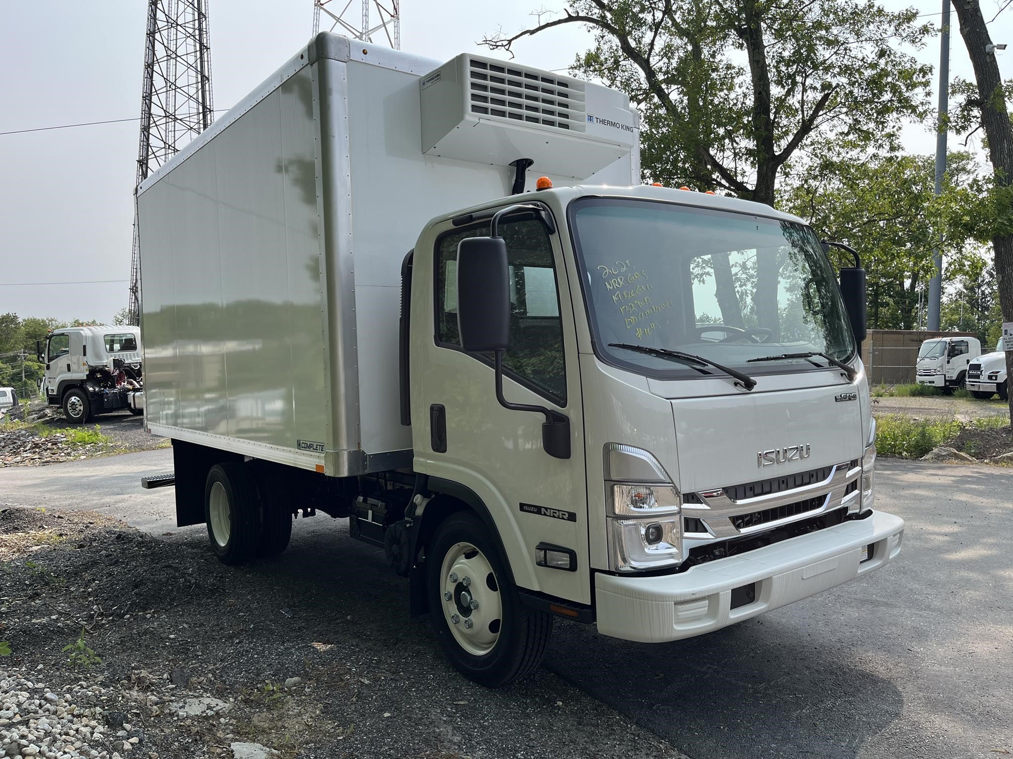2025 ISUZU NRR - image 3 of 6