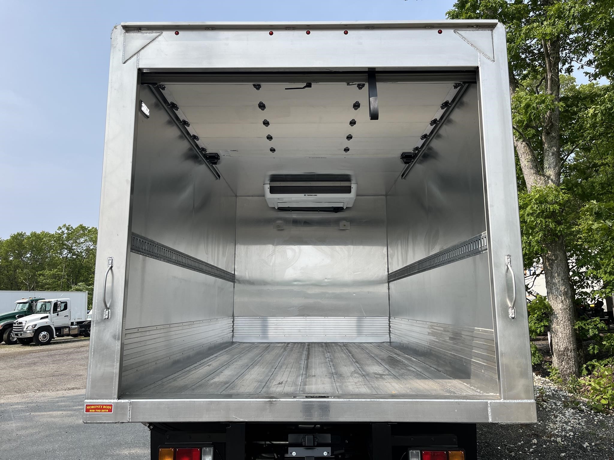 2025 ISUZU NRR - image 6 of 6