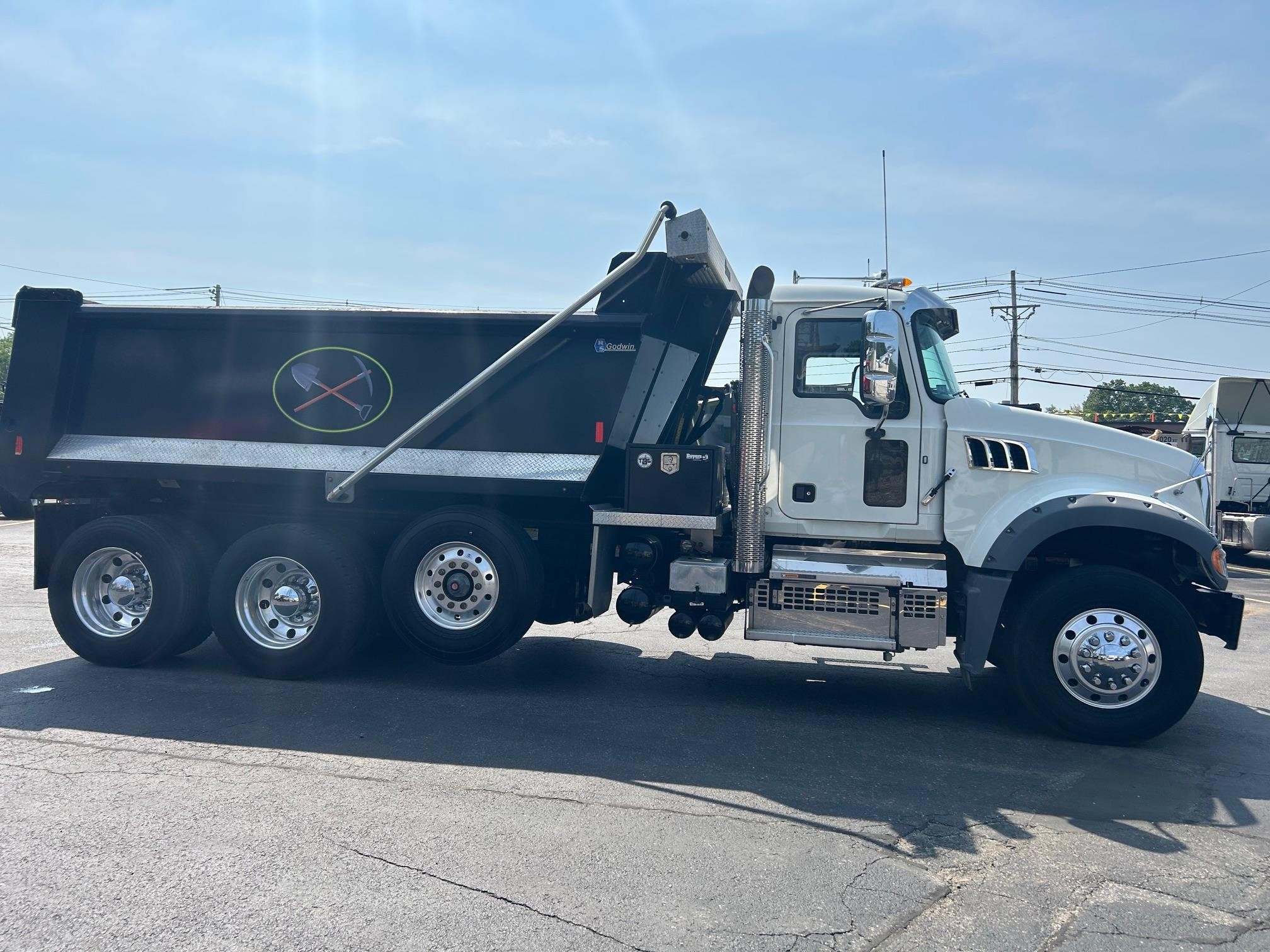 2023 MACK GRANITE 84FR - image 2 of 6
