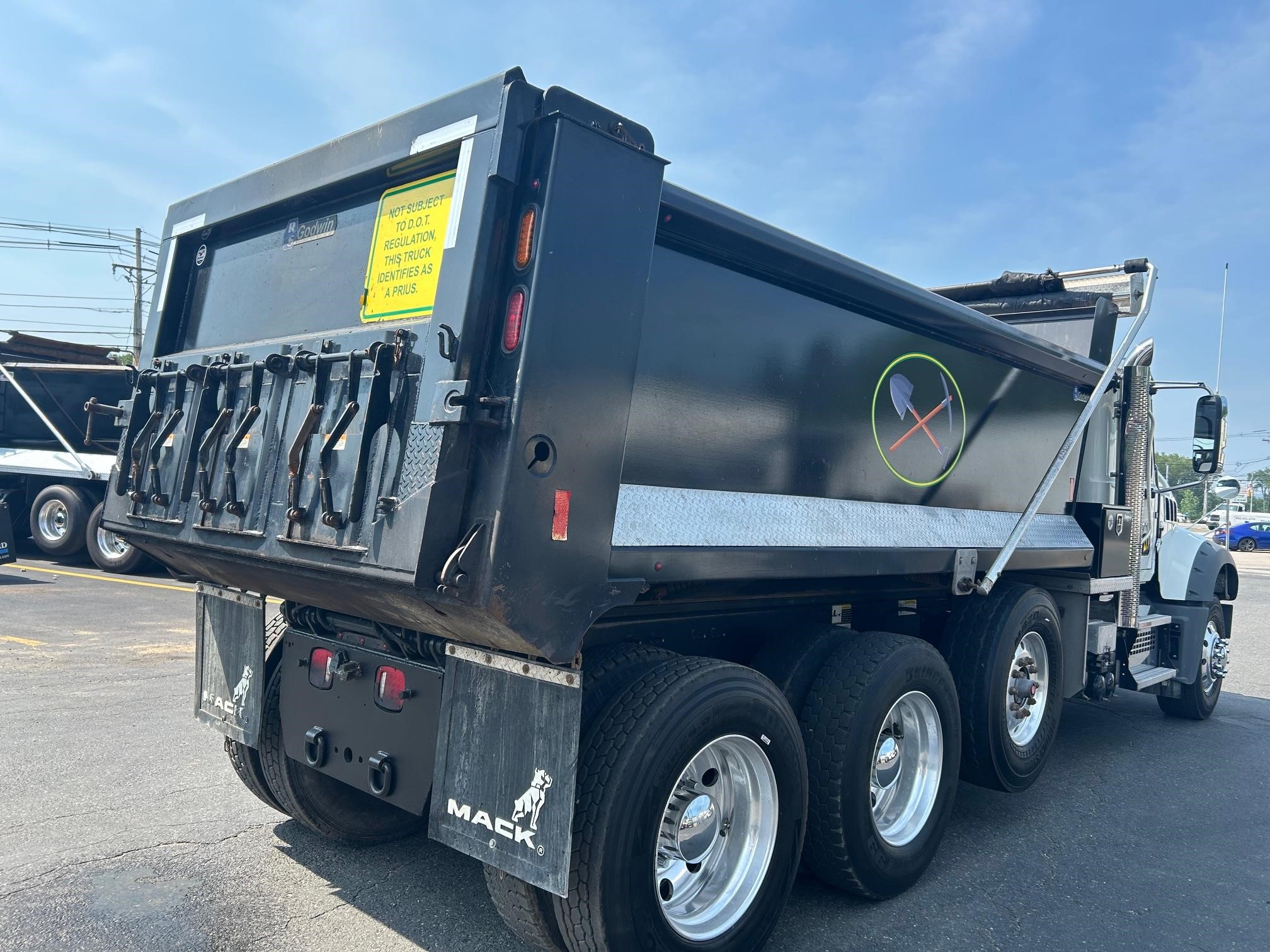 2023 MACK GRANITE 84FR - image 3 of 6