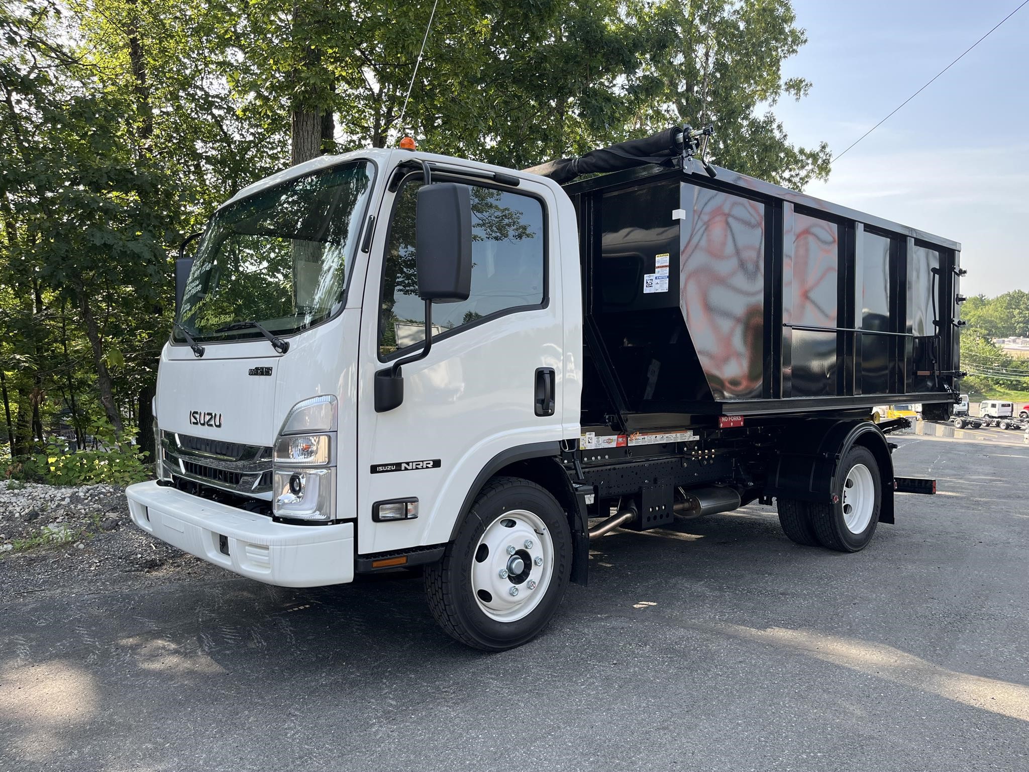 2025 ISUZU NRR - image 2 of 6