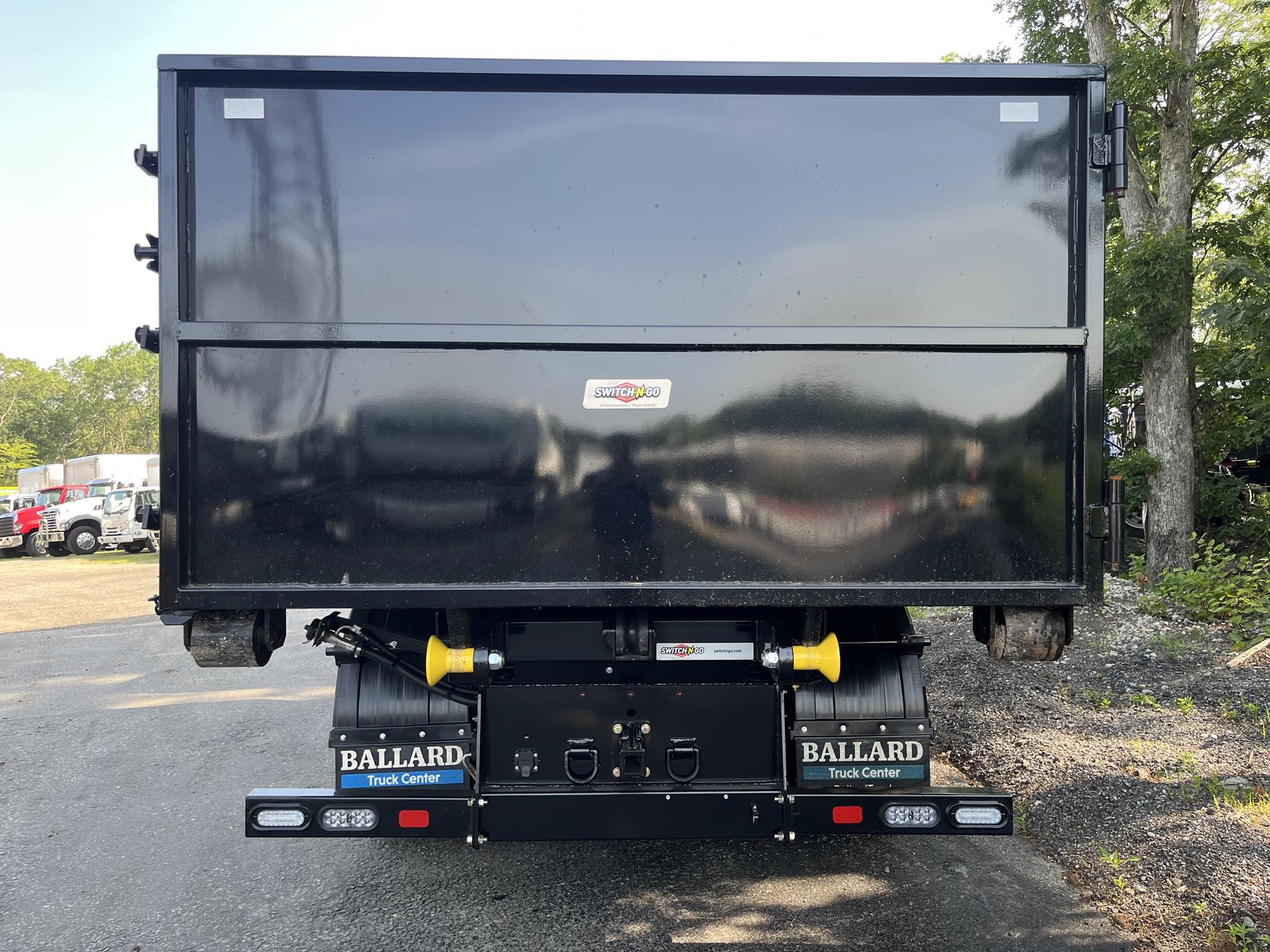 2025 ISUZU NRR - image 5 of 6