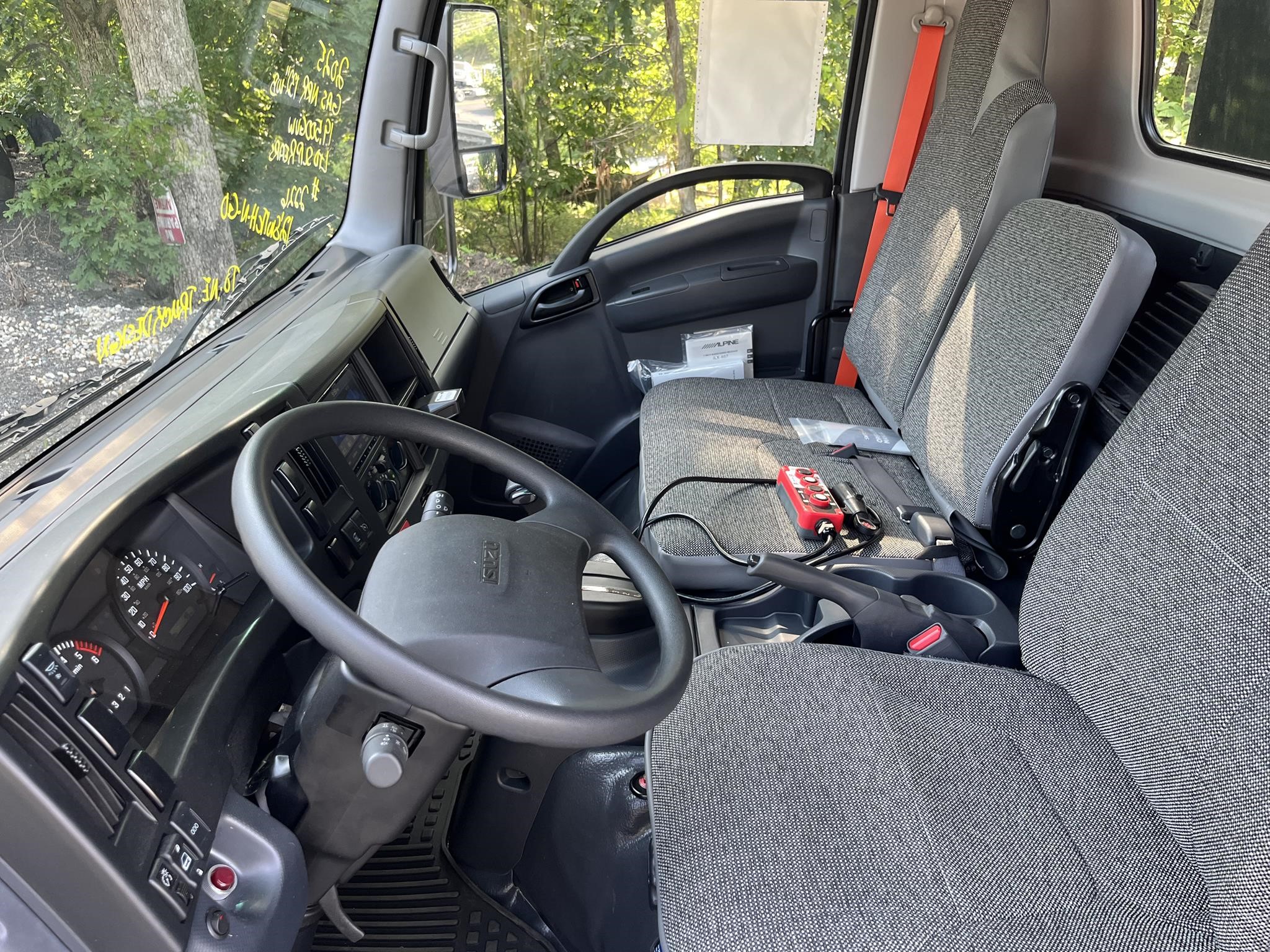 2025 ISUZU NRR - image 6 of 6