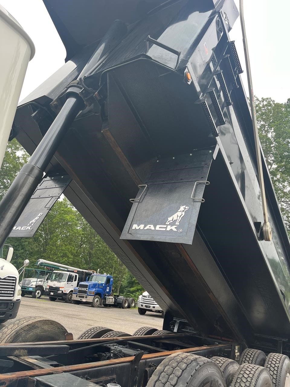 2019 MACK GRANITE 64FR - image 5 of 6